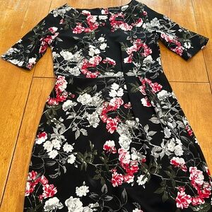 Banana Republic Short Sleeve Dress - 6